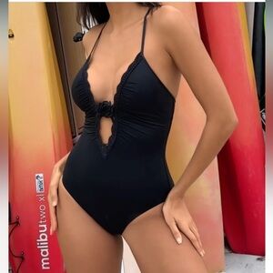 BECCA COLETTE PLUNGE 1PC